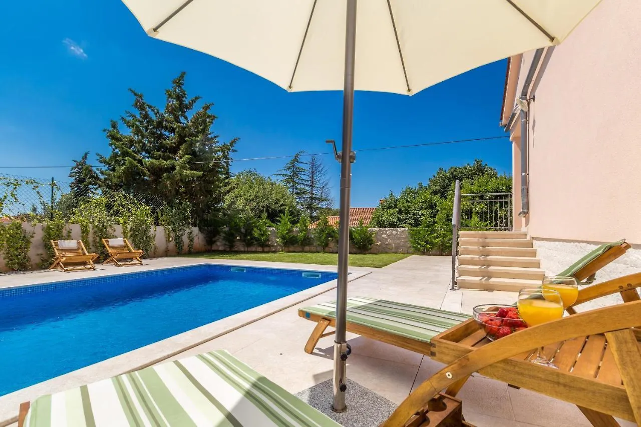 Holiday House Maslina Pinezići 0*,  크로아티아