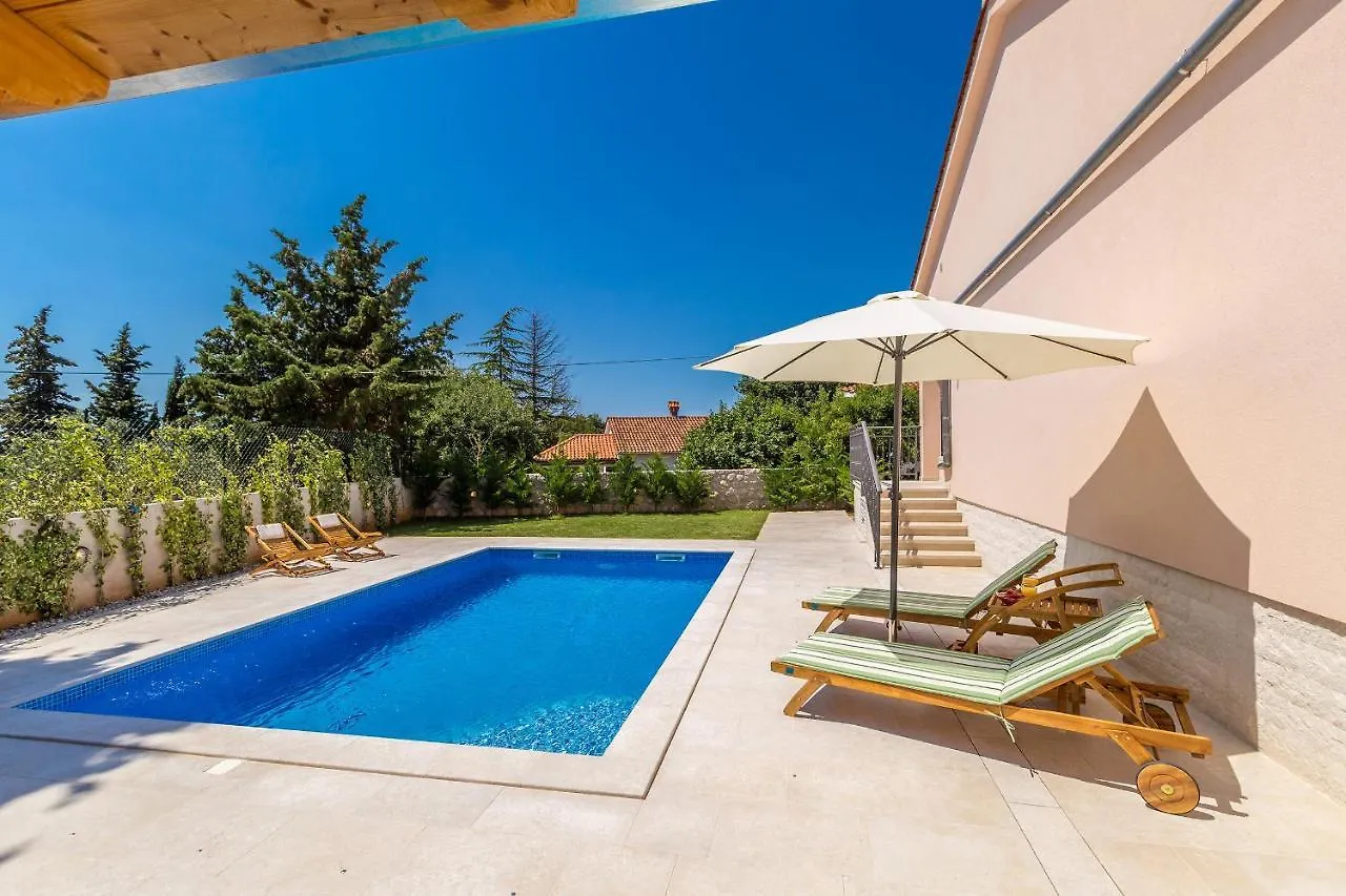 펜션 Holiday House Maslina Pinezići