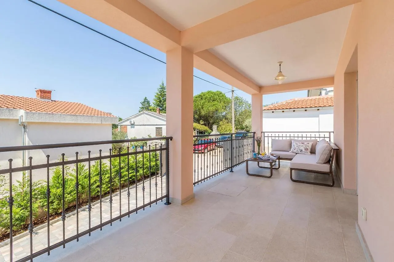 펜션 Holiday House Maslina Pinezići