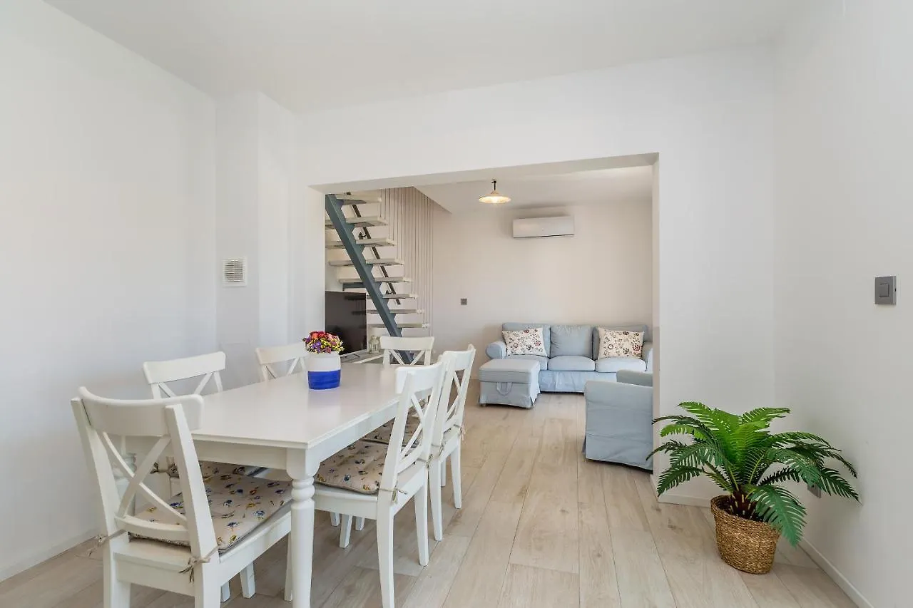 펜션 Holiday House Maslina Pinezići