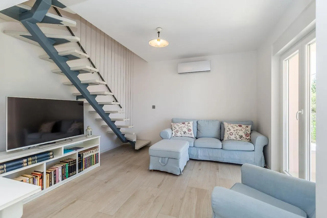 Holiday House Maslina Pinezići 펜션