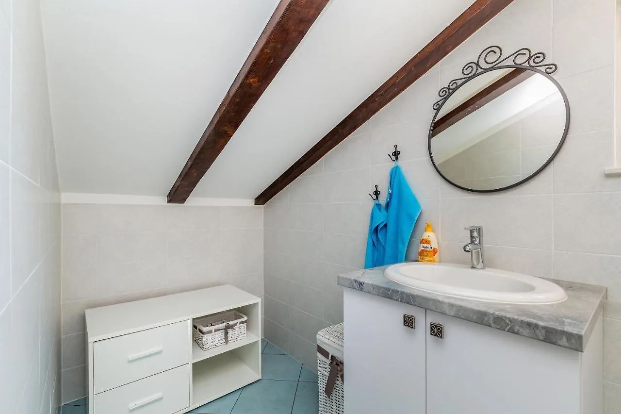 펜션 Holiday House Maslina Pinezići